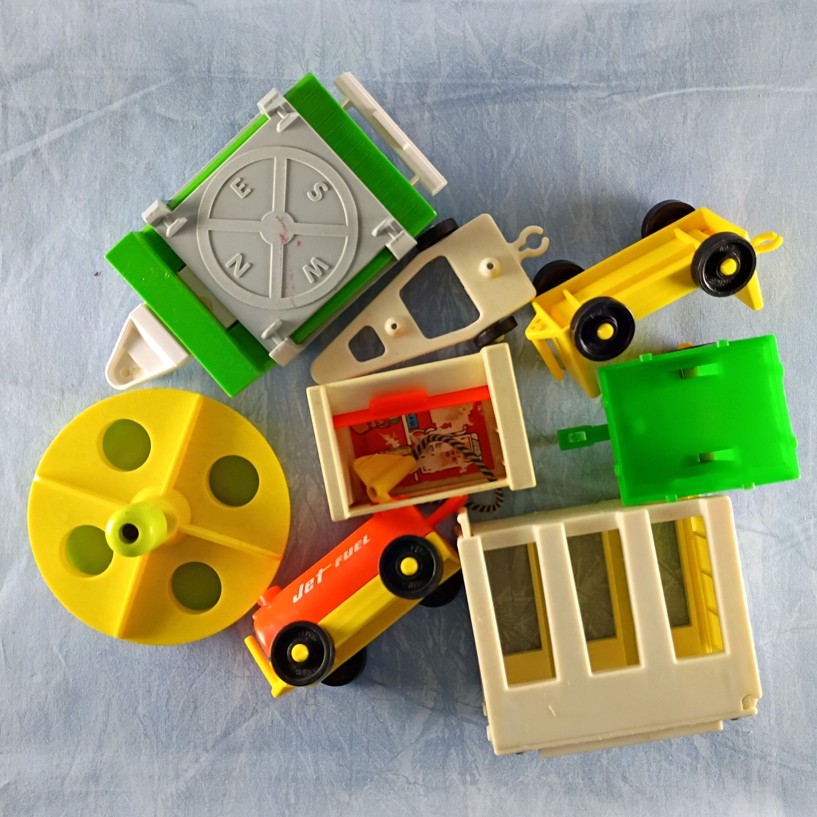 Vintage Lot of 8 Fisher Price Little People ACCESSORIES (see photos)