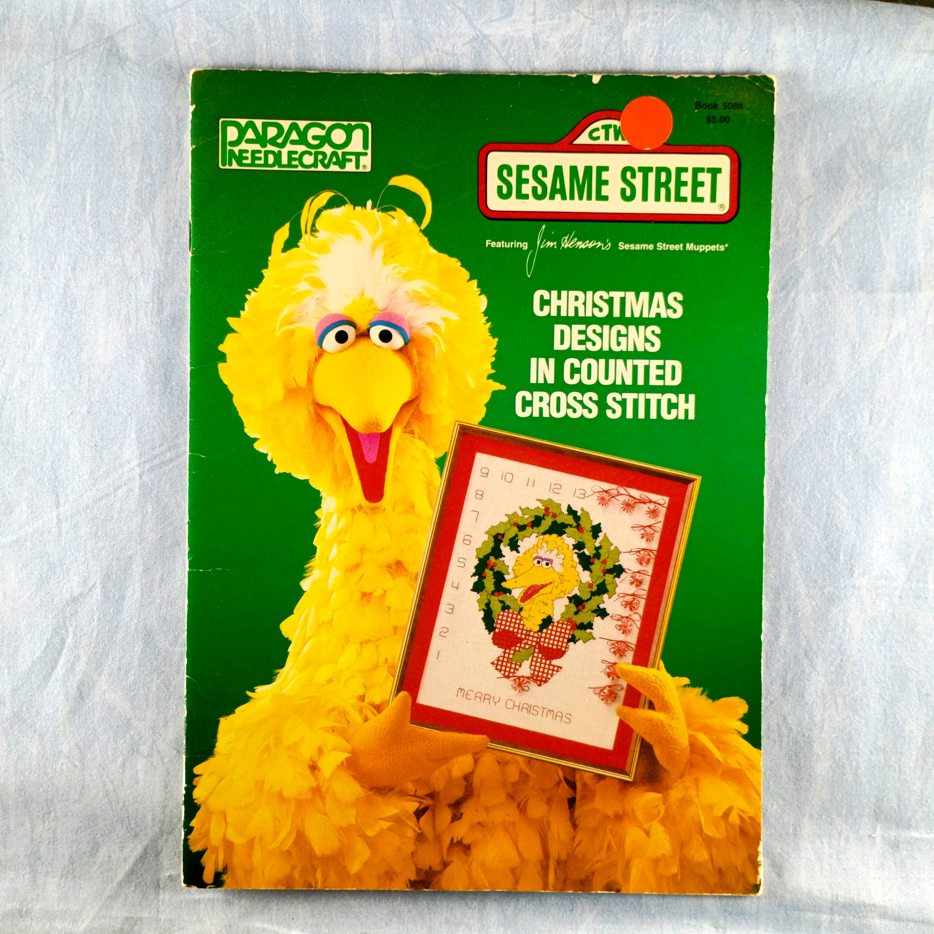 Book - Paragon Cross Stitch Patterns #5088 Sesame Street Christmas Designs