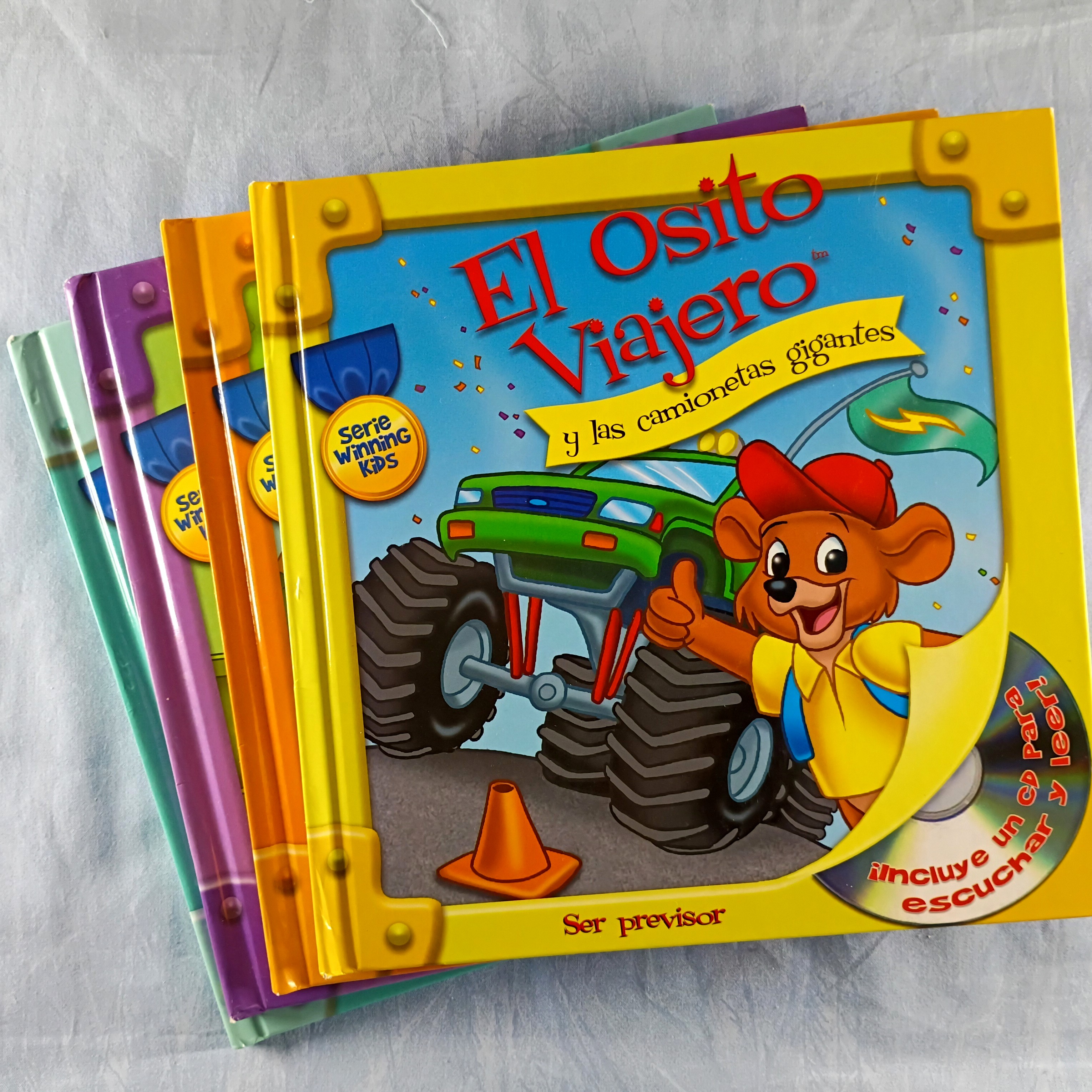 Book Lot Of 4 - El Osito Viajero Storybooks (3 with CDs, 1 missing CD)